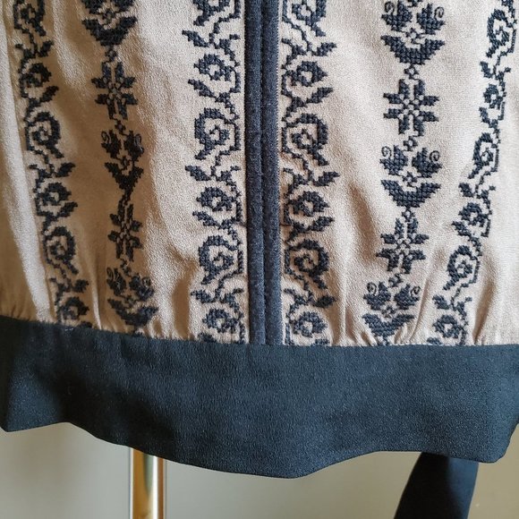 Pleione short sleeve embroidered top Small - Picture 8 of 13